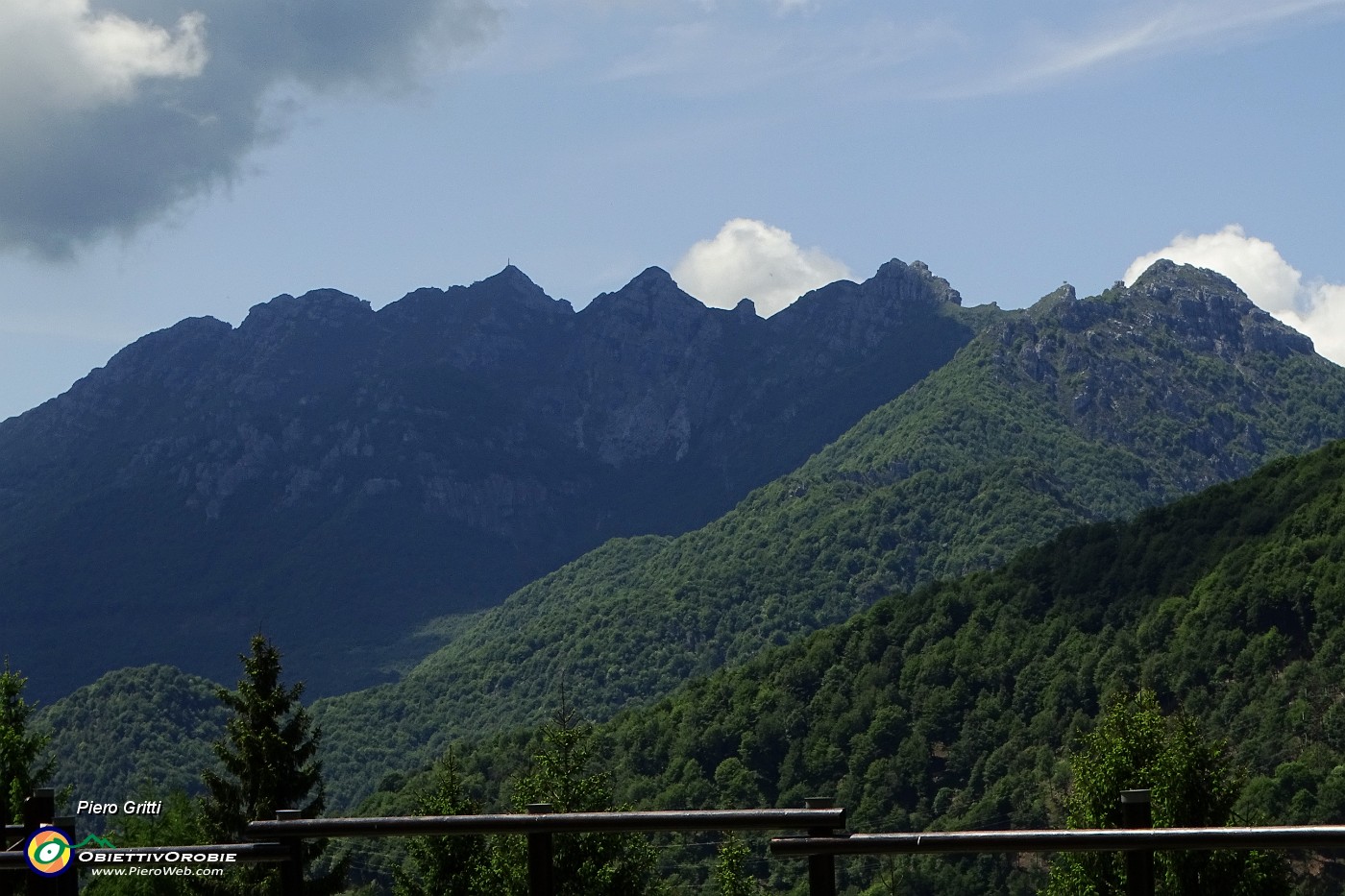 17 Zoom in cresta nord Resegone, da poco salita.JPG